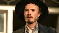Edward Franklin as Doc Holliday (Image Source: Netflix)
